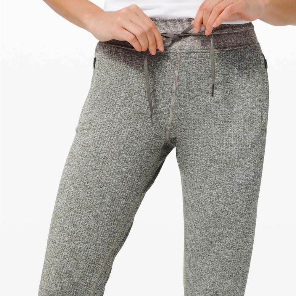 Lululemon Engineered Warmth Green Women’s Joggers, Size 2